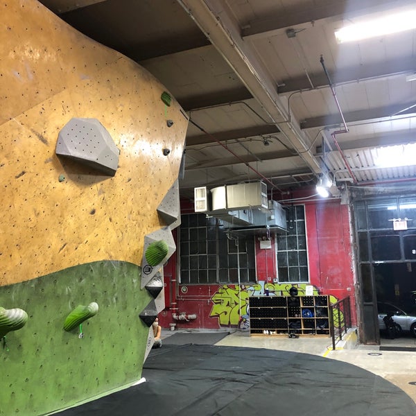 Снимок сделан в Brooklyn Boulders пользователем Barb L. 10/24/2020