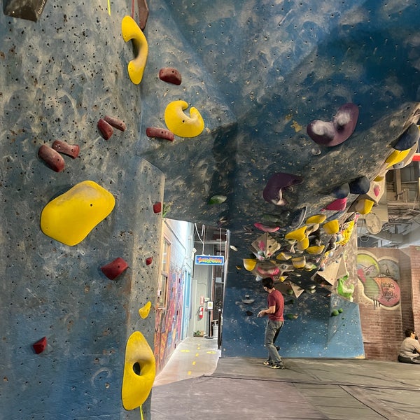 8/11/2021 tarihinde Barb L.ziyaretçi tarafından Brooklyn Boulders'de çekilen fotoğraf