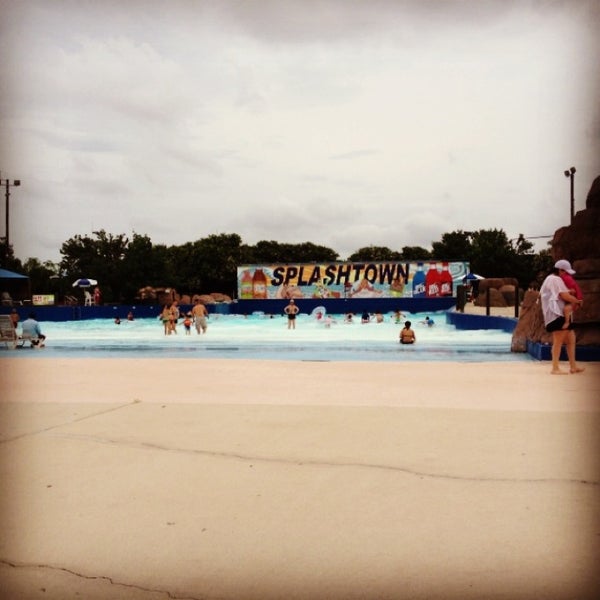 Photo taken at Splashtown San Antonio by Annie O. on 6/14/2013