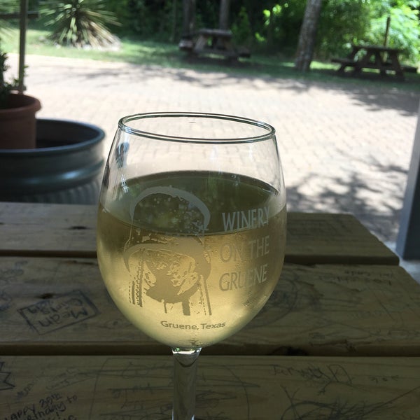 Foto scattata a Winery on the Gruene da Angel M. il 7/28/2019