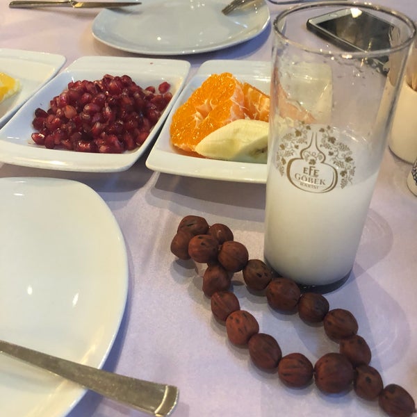 Foto diambil di Mavra Ocakbaşı oleh Pınar Y. pada 12/11/2018