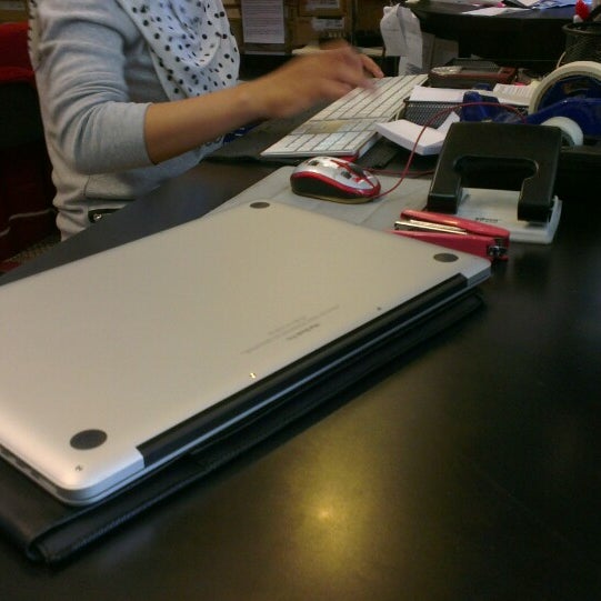 Магазин apple в бангкоке. Пхукет яблоко. Apple park visitor center в купертино. Apple phuket. Тц фестиваль пхукет.