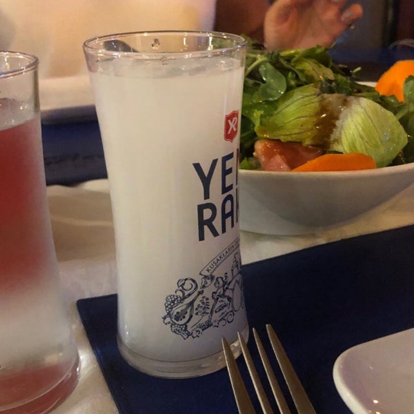 Foto scattata a Mavi Balık&amp;Meze Restaurant da Onur Avcı il 11/1/2019
