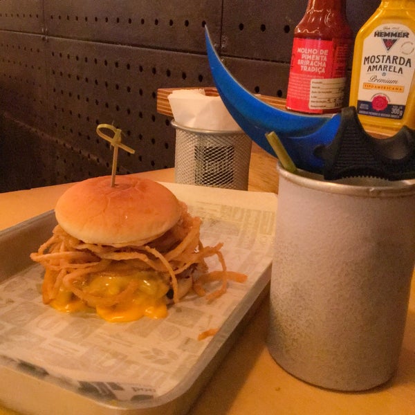 5/21/2019에 MBS j.님이 Guarita Burger에서 찍은 사진