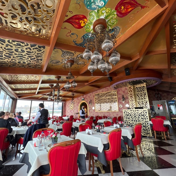 4/11/2022 tarihinde Hernan S.ziyaretçi tarafından Roof Mezze 360 Restaurant'de çekilen fotoğraf
