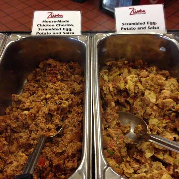 รูปภาพถ่ายที่ Zúmba Mexican Grille โดย Jesse E. เมื่อ 2/12/2014