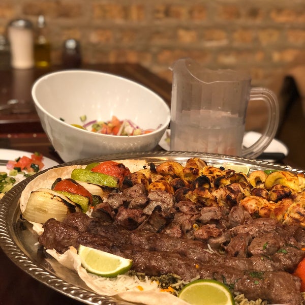 Foto tomada en Kabobi - Persian and Mediterranean Grill  por Faris ❄️ el 2/9/2020