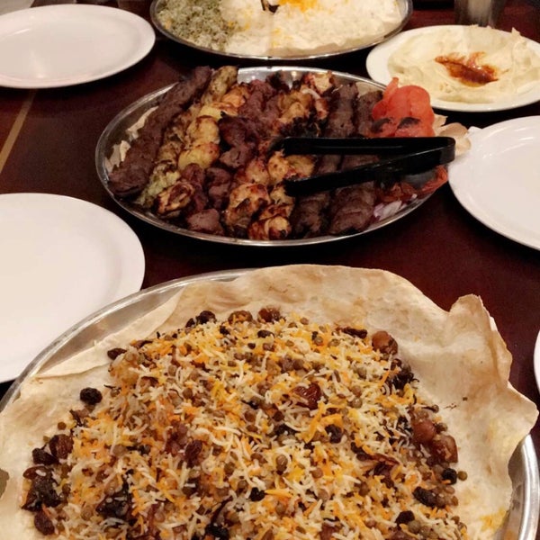 รูปภาพถ่ายที่ Kabobi - Persian and Mediterranean Grill โดย Faris ❄️ เมื่อ 12/28/2018