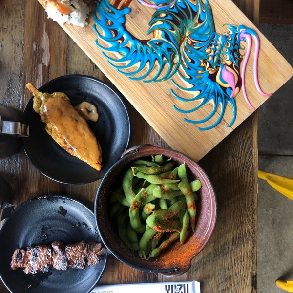 Foto scattata a Yuzu Sushi and Robata Grill da Faris ❄️ il 8/26/2018