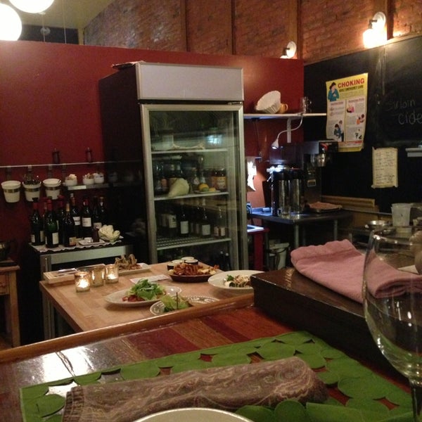 3/10/2013 tarihinde Sissi F.ziyaretçi tarafından Hazelnut Kitchen'de çekilen fotoğraf