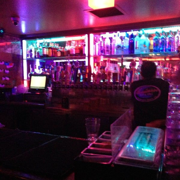 5/27/2013 tarihinde Emily D.ziyaretçi tarafından Hurricane&#39;s Bar &amp; Grill'de çekilen fotoğraf