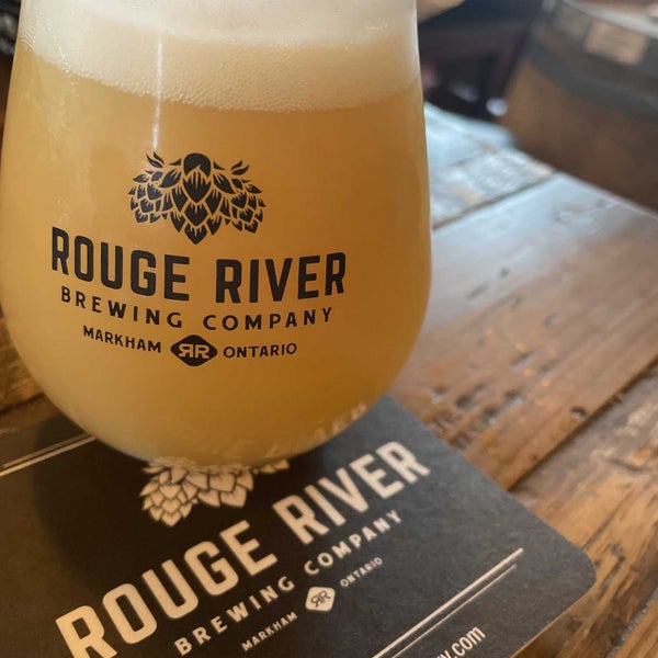 Das Foto wurde bei Rouge River Brewing Company von Spatial Media am 10/1/2022 aufgenommen
