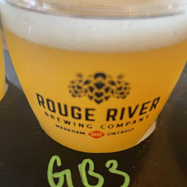 Das Foto wurde bei Rouge River Brewing Company von Spatial Media am 10/1/2022 aufgenommen