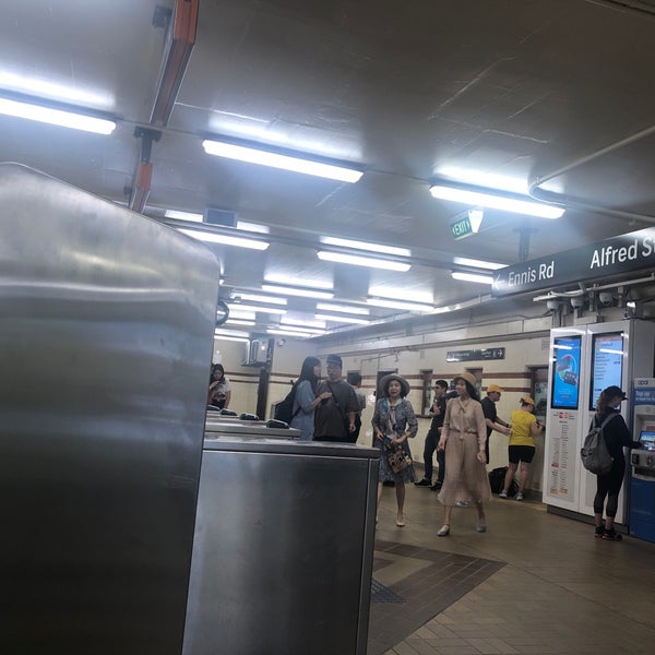 Photo taken at Milsons Point Station by Spatial Media on 10/27/2019