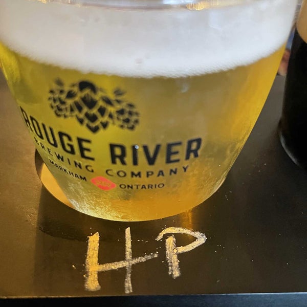 Das Foto wurde bei Rouge River Brewing Company von Spatial Media am 4/9/2022 aufgenommen