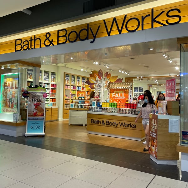 Photo taken at Bath &amp; Body Works by Spatial Media on 9/8/2021