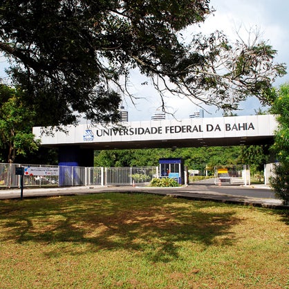 Снимок сделан в UFBA - Universidade Federal da Bahia - Campus Ondina пользователем Vitor M. 2/24/2013