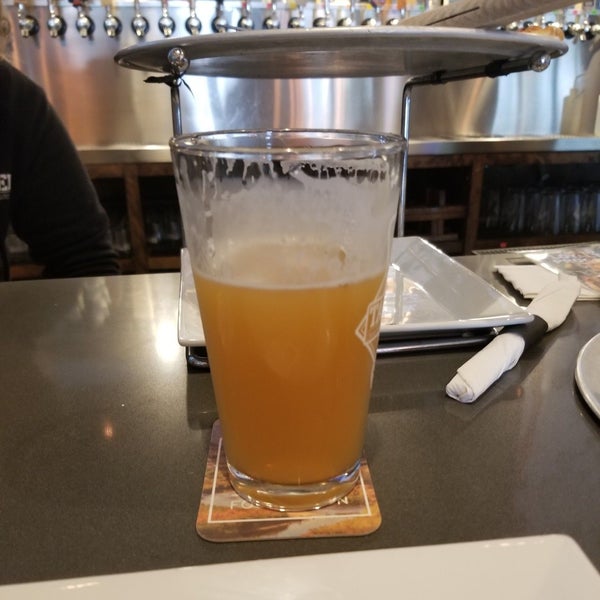 Foto scattata a Tapped DraftHouse &amp; Kitchen - Spring da Leroy S. il 11/29/2020