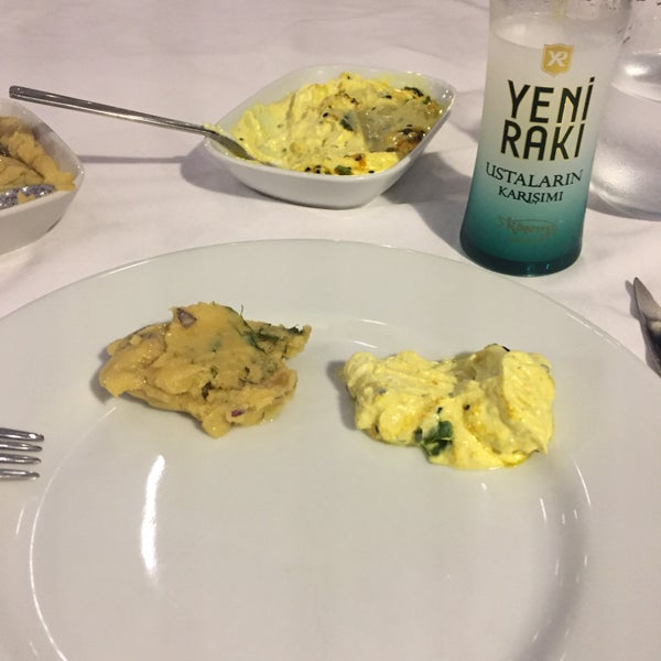Foto diambil di Köşem Restaurant oleh Sudi S. pada 9/13/2018