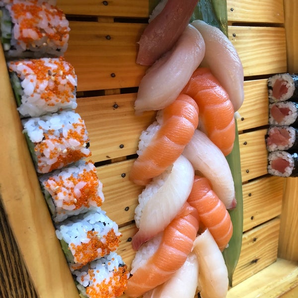 Снимок сделан в Osaka Japanese Sushi and Steakhouse пользователем Ji Eun B. 7/20/2018