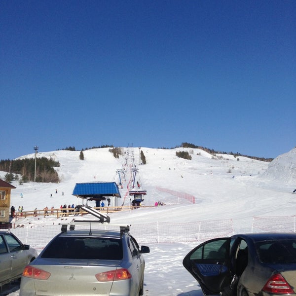 Снимок сделан в Хвалынский горнолыжный курорт пользователем Lisa F. 3/3/2013