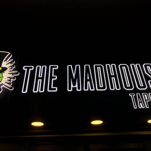 Photo taken at The Madhouse Taproom by Horacio C. on 5/11/2019