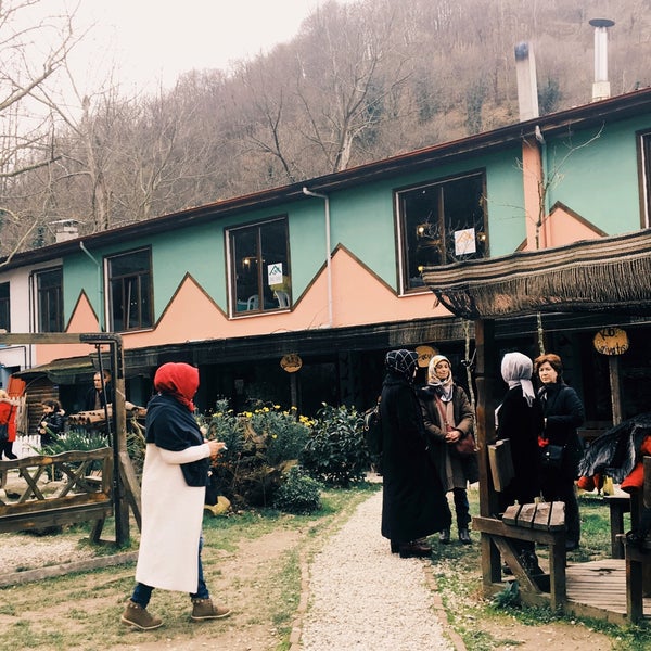 Foto tomada en Gönül Sofrası Bungalov Otel &amp; Restaurant  por 💐ƹiᴎɘᗡ ƚɘʞuᙠ💐 el 2/4/2018