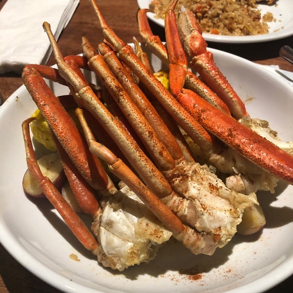 Avocado fries. Oyster shooter. Wood grilled salmon. Crab boil! Delicious. Yummy. Hi