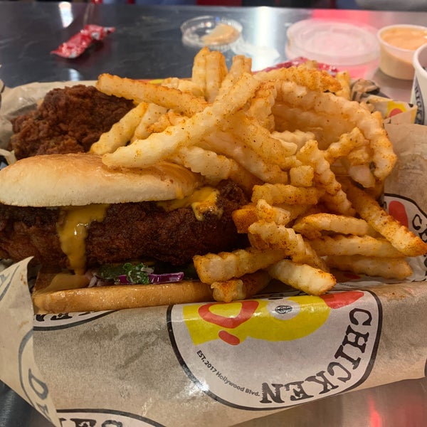 Photo taken at Dave’s Hot Chicken by Tota🤍 on 11/10/2019