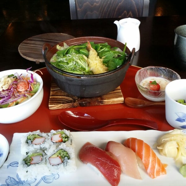 Foto diambil di Mizuki Japanese Cuisine &amp; Sushi oleh G Z. pada 4/16/2014
