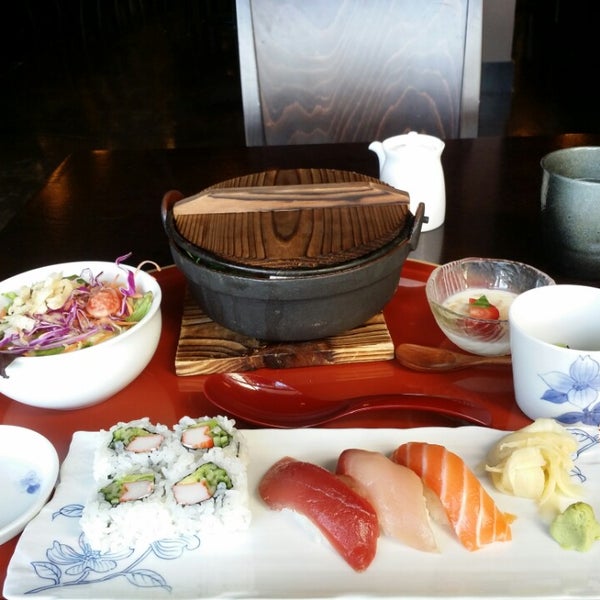 Foto diambil di Mizuki Japanese Cuisine &amp; Sushi oleh G Z. pada 4/16/2014