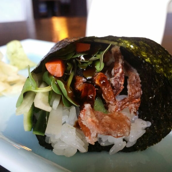 Foto tomada en Mizuki Japanese Cuisine &amp; Sushi  por G Z. el 5/13/2014