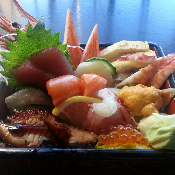 Foto diambil di Mizuki Japanese Cuisine &amp; Sushi oleh G Z. pada 5/9/2014