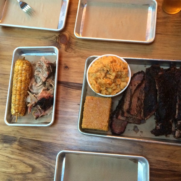 7/17/2015 tarihinde Gabriella D.ziyaretçi tarafından HooDoo Brown BBQ'de çekilen fotoğraf
