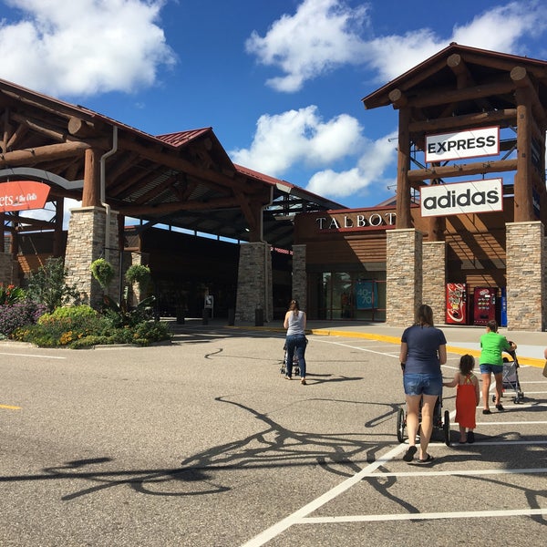 Photos at Tanger Outlets at the Dells Outlet Mall