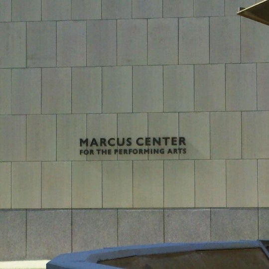 Снимок сделан в Marcus Center For The Performing Arts пользователем Dan F. 5/13/2012