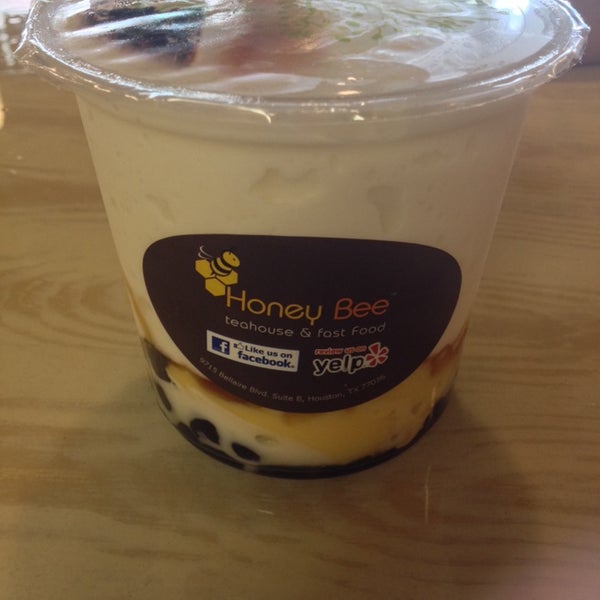 Снимок сделан в Honey Bee Teahouse and Fast Food пользователем Jodie L. 5/21/2014