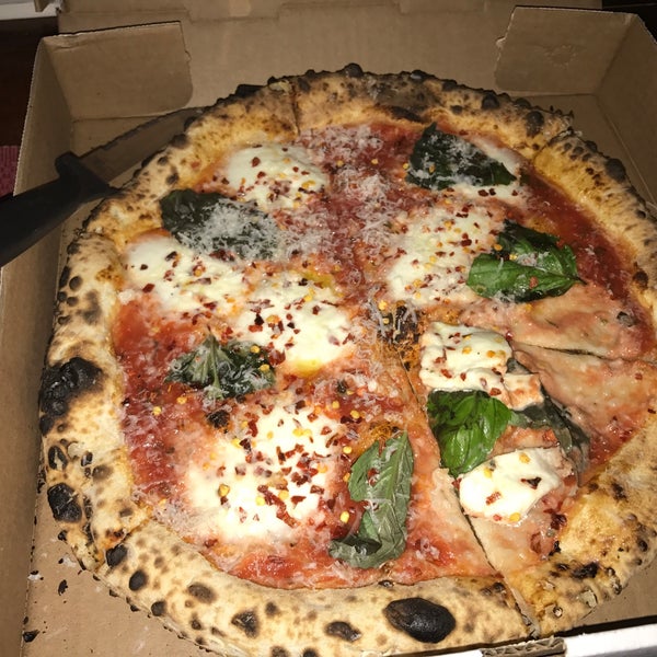 Foto tirada no(a) Pizzeria Stella por A T. em 4/1/2017