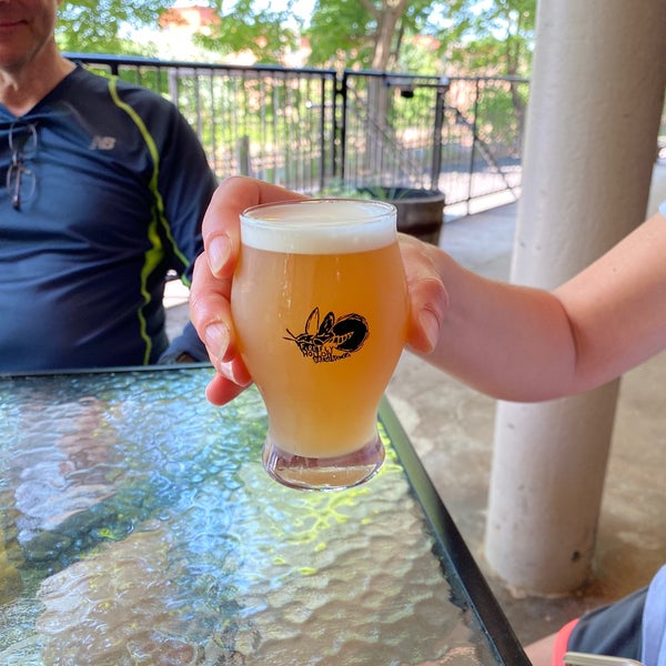 Foto tomada en Firefly Hollow Brewing Co.  por Walt F. el 6/7/2021