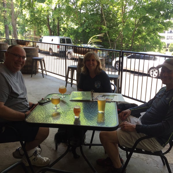 Foto scattata a Firefly Hollow Brewing Co. da Walt F. il 6/7/2021