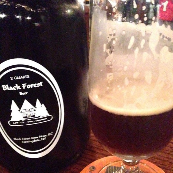 12/23/2014 tarihinde Walt F.ziyaretçi tarafından Black Forest Brew Haus'de çekilen fotoğraf