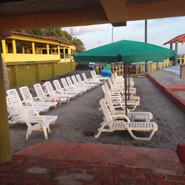 รูปภาพถ่ายที่ Hotel Rancho Estero y Mar โดย Jose M. เมื่อ 10/4/2013