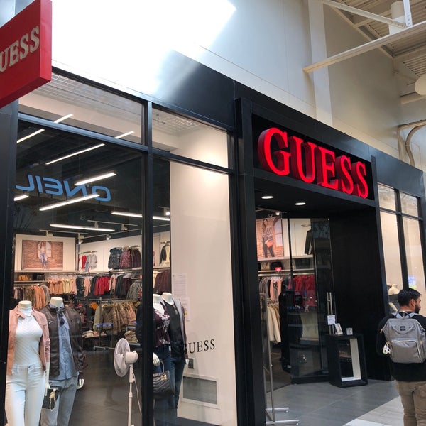 Guess outlet. editorial photography. Image of boutique - 67924697