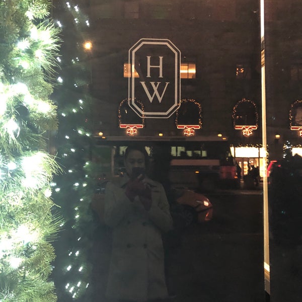 12/5/2018にBooieがHarry Winstonで撮った写真