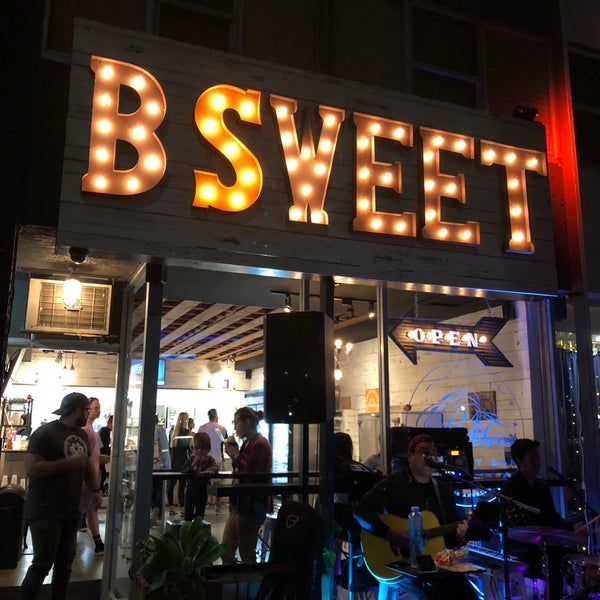 Das Foto wurde bei B Sweet Dessert Bar von Booie am 11/4/2018 aufgenommen