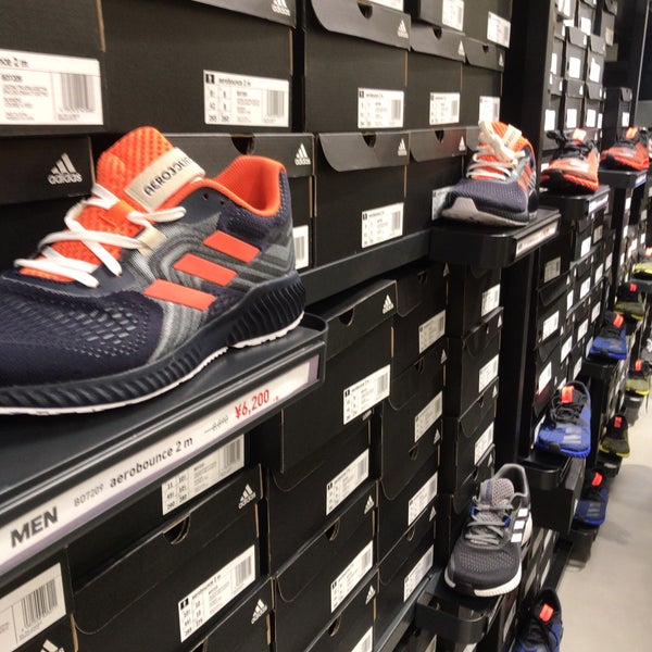 アディダスファクトリーアウトレット スポーツ用品店