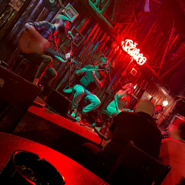 Photo taken at Çello Cafe &amp; Bar by H🅰️Ⓜ️🆔 on 7/23/2022