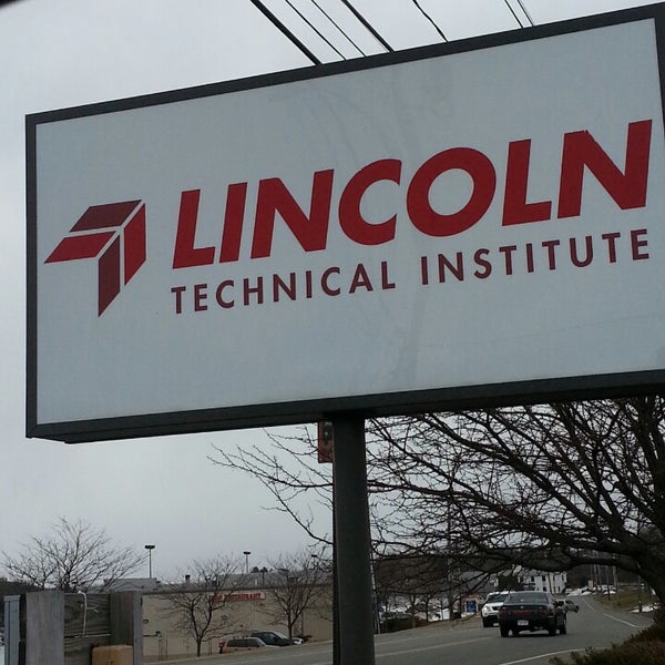 Photo prise au Lincoln Technical Institute par Jacquie V. le3/6/2013