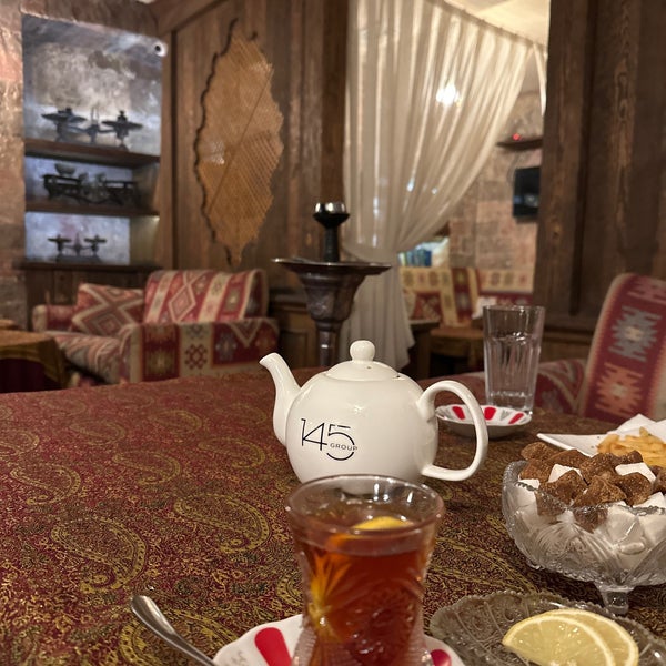 Photo taken at Çay Evi 145 by A 🇶🇦 on 8/10/2023