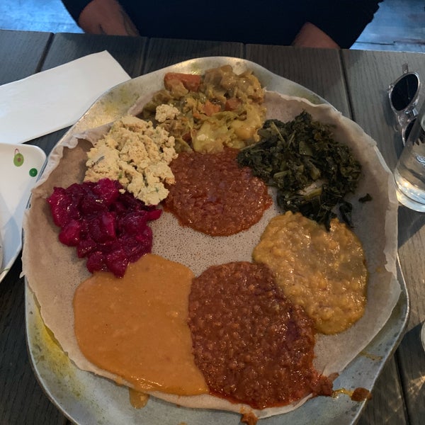 Снимок сделан в Bati Ethiopian Restaurant пользователем MellyCupcakez 8/24/2019